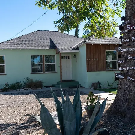 Villa Cozy And Relaxing In Suburbs Of La